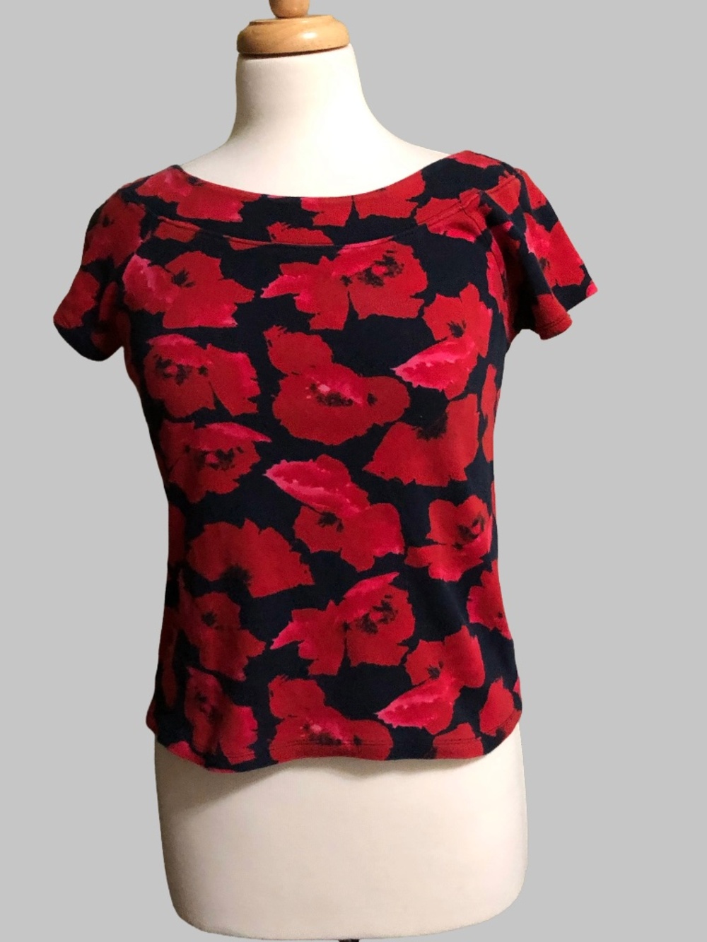 Jones New York Petite Small Floral Cotton Top Red Black Short Sleeve